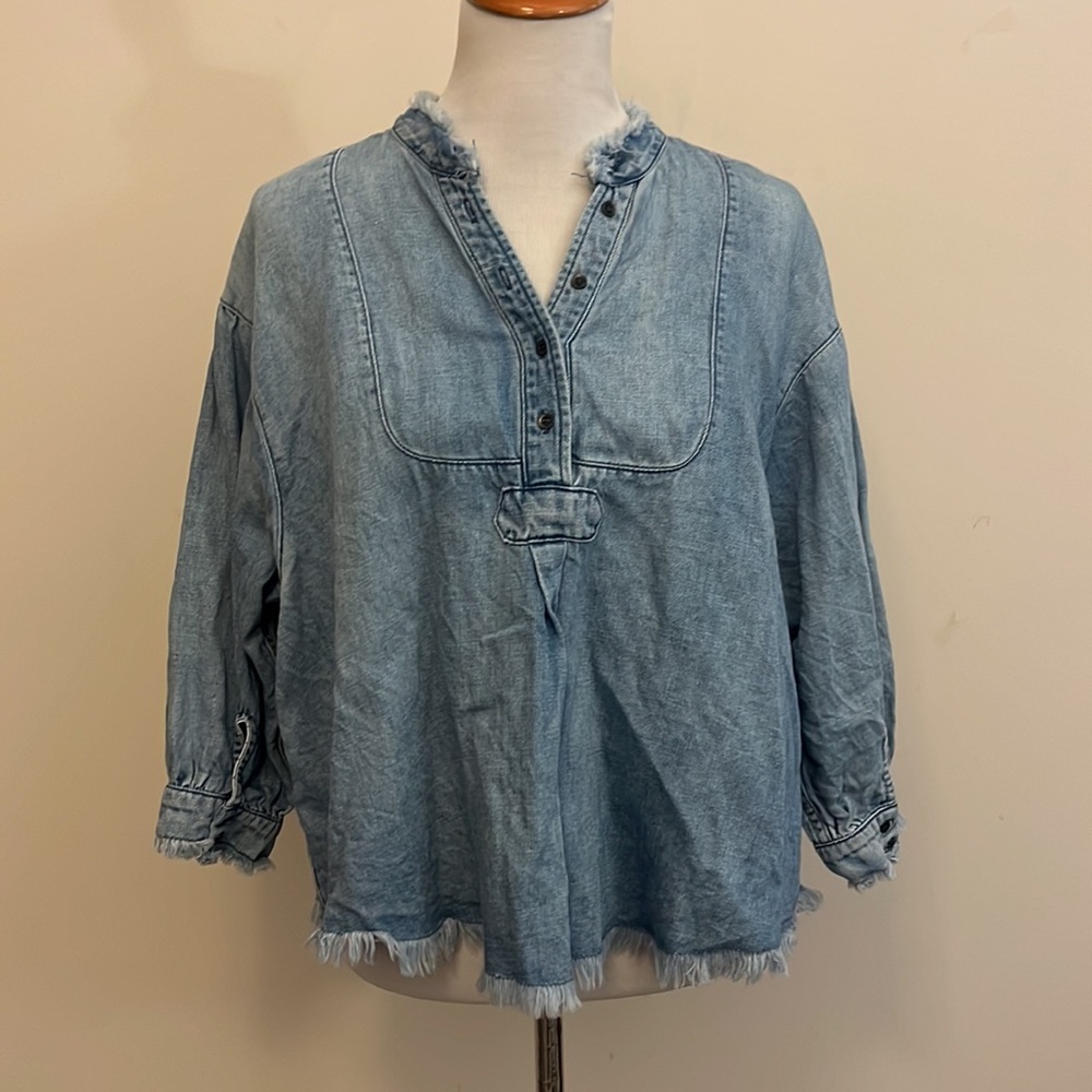Anthropologie Holding Horses Frayed Denim Henley Size Medium - Picture 2 of 5